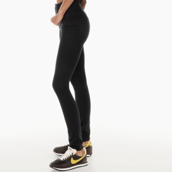 Denim Forum "The Lola High Rise Skinny" - Picture 2 of 13